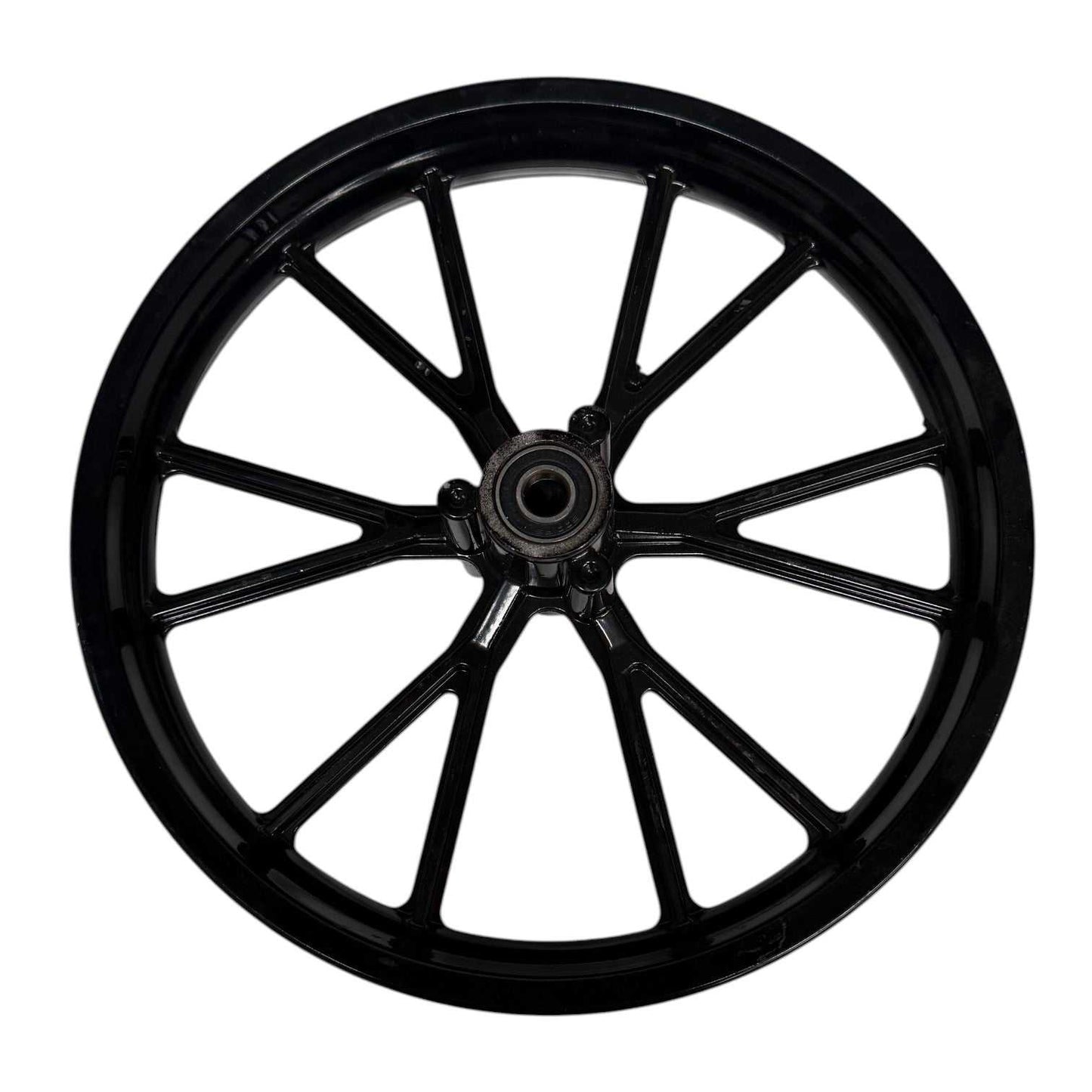 Kubbi K10 Pro front spoked wheel rim close-up view