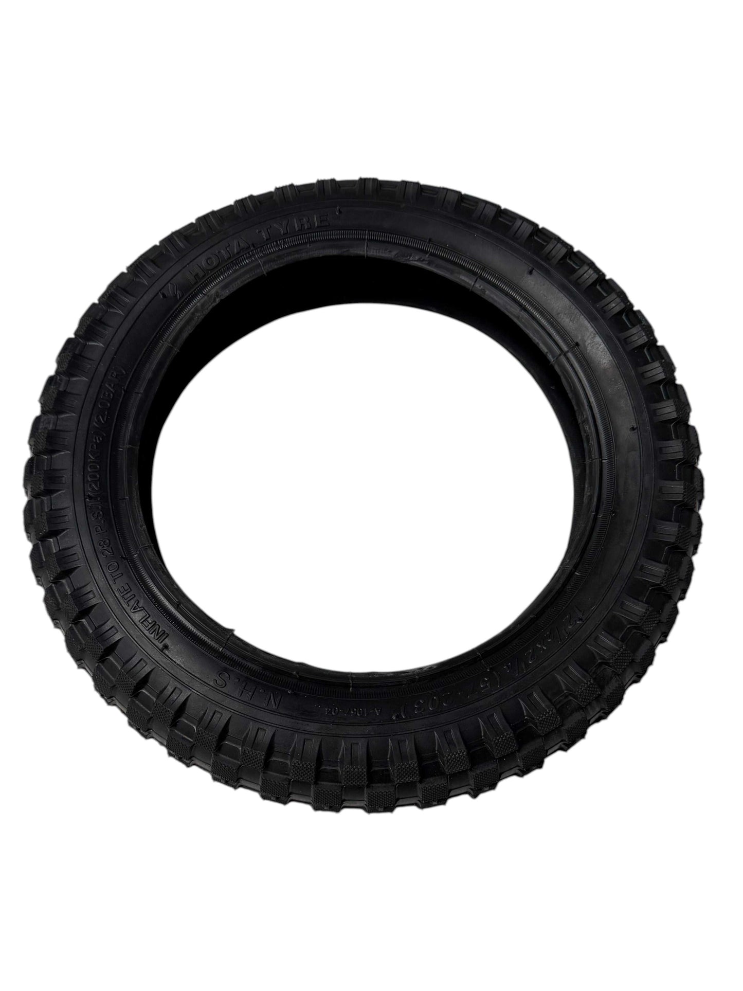 Kubbi K4 tyre close-up with tread pattern visible