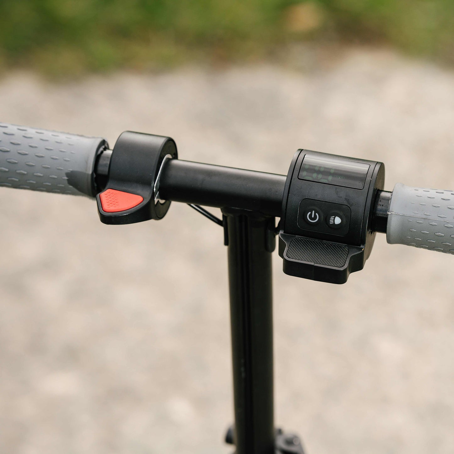 Kubbi S9 Pro electric scooter handlebar with power button and controls close-up view